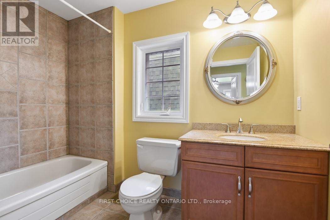 41 HURON AVENUE N - Image 29