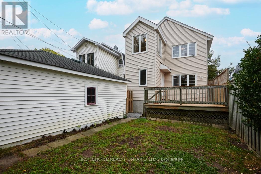41 HURON AVENUE N - Image 33