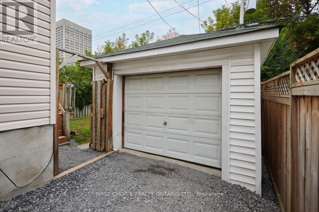 41 HURON AVENUE N - 34