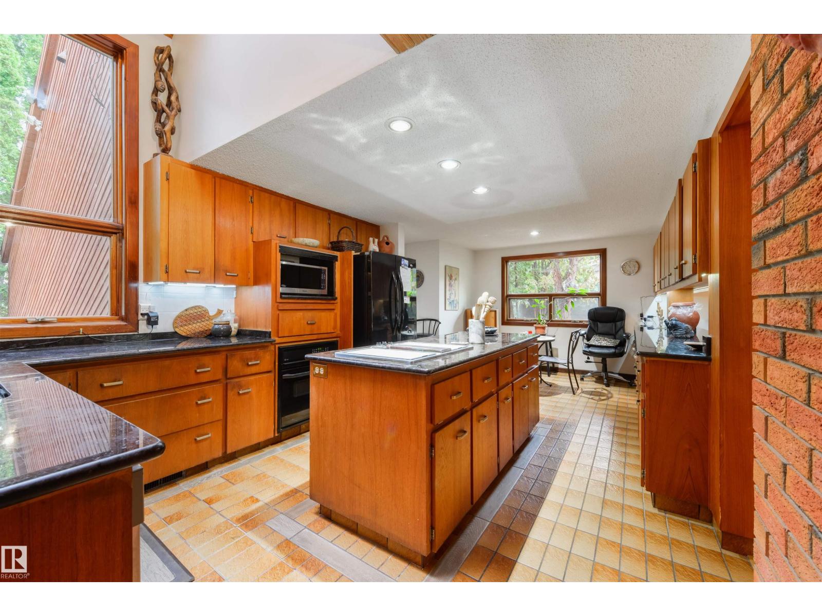 9 WOLF WILLOW PT NW - 16