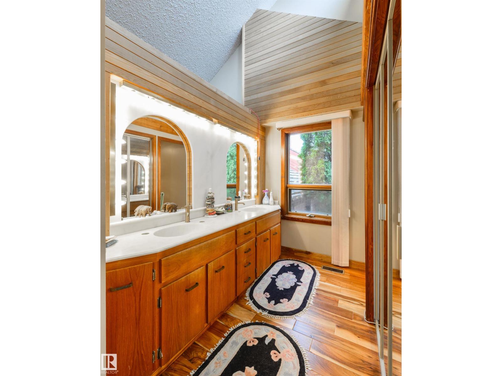 9 WOLF WILLOW PT NW - 37