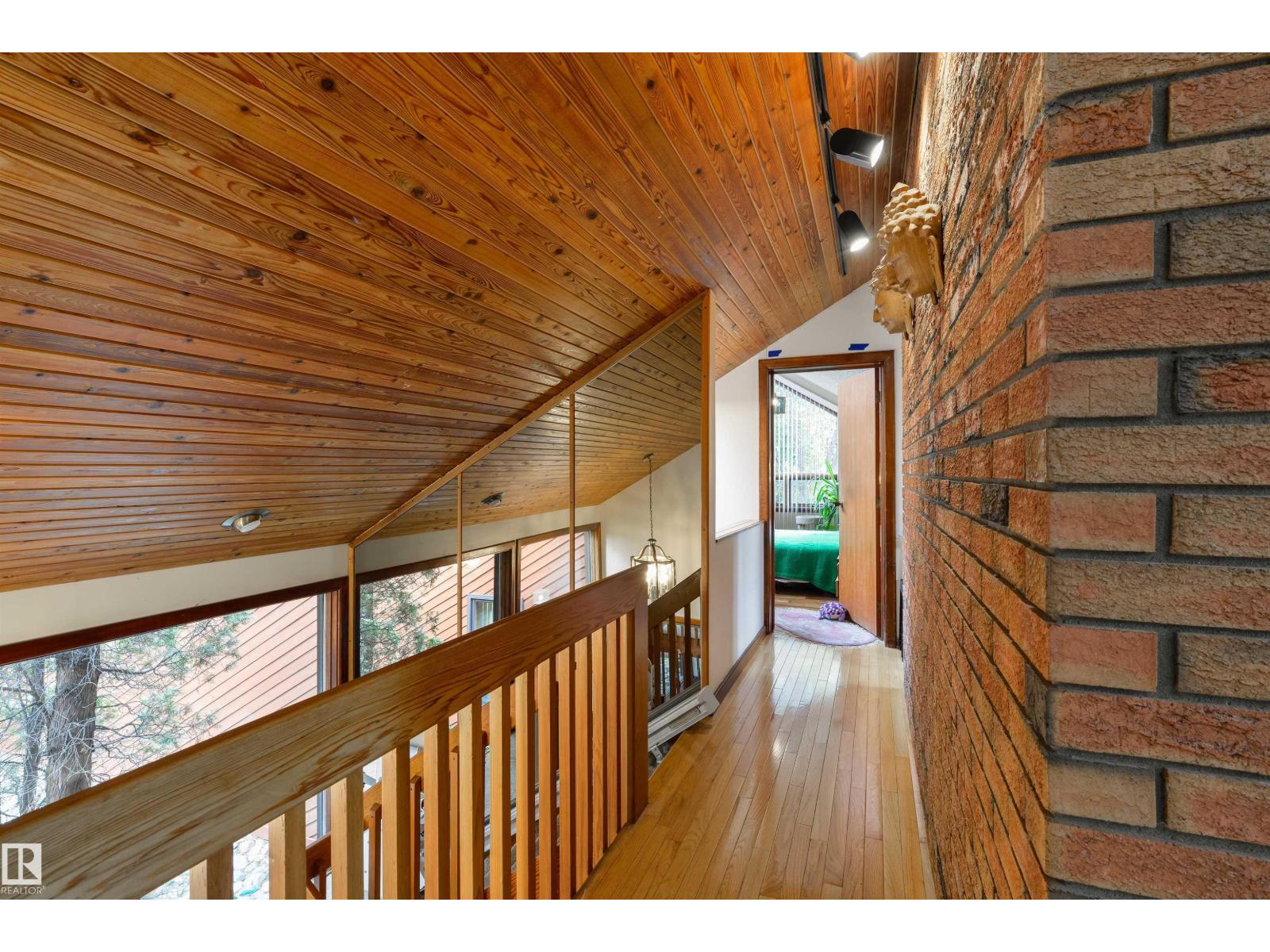 9 WOLF WILLOW PT NW - 33