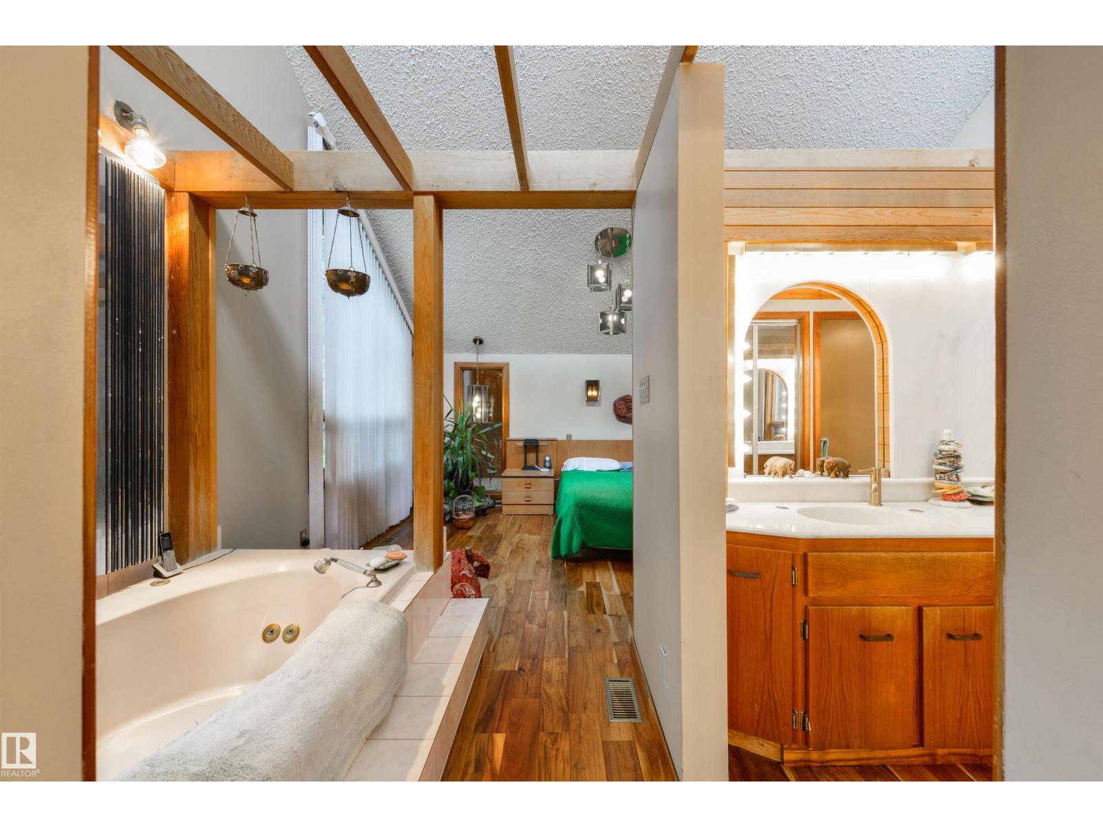 9 WOLF WILLOW PT NW - 36