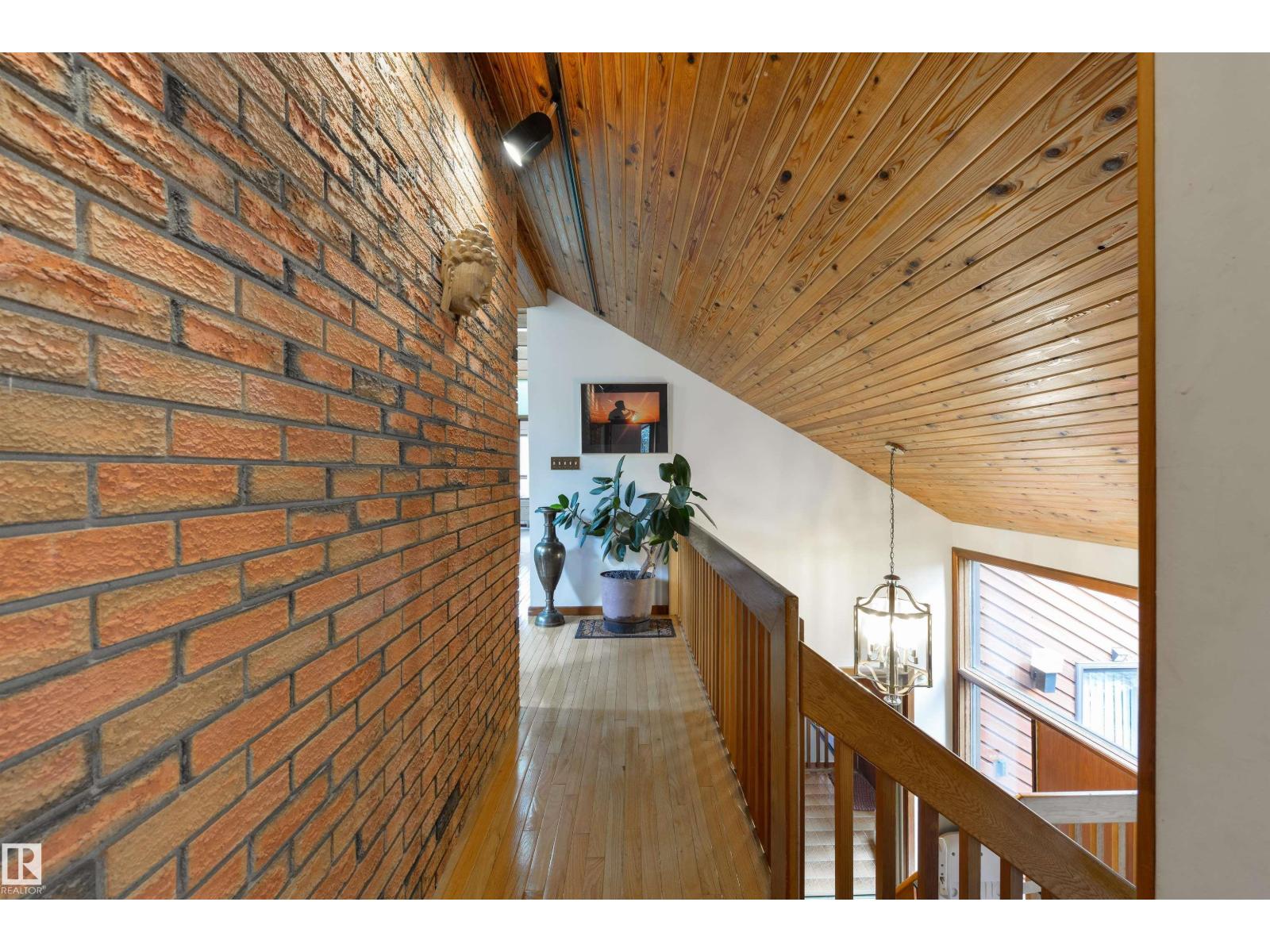 9 WOLF WILLOW PT NW - 41