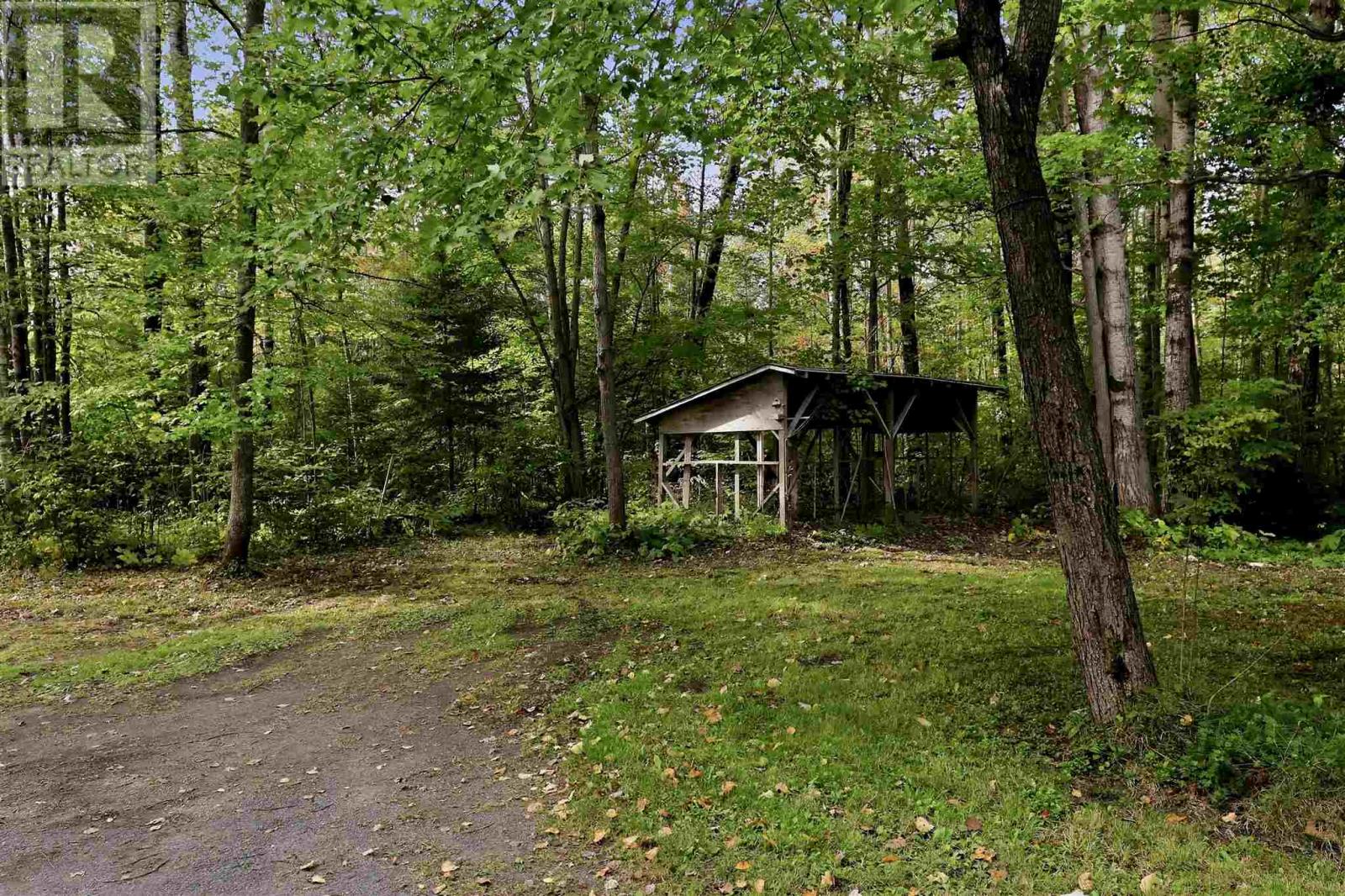 190 Town Line RD E - Image 38