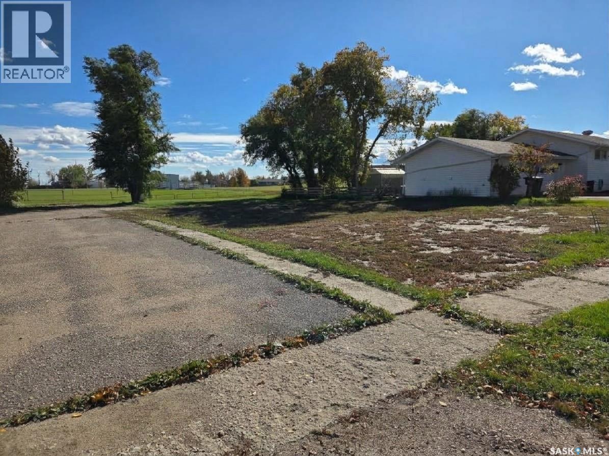 564 Butte STREET, Central Butte — photo 4