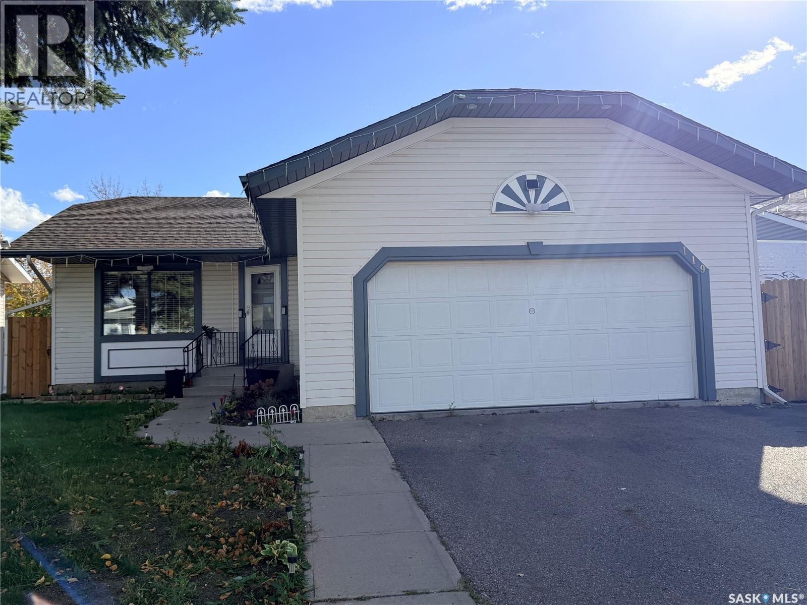 119 Hall CRESCENT, Saskatoon