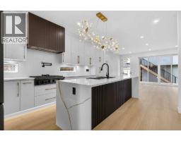 4pc Bathroom - 720 52 Avenue Sw, Calgary, AB T2V0B5 Photo 7