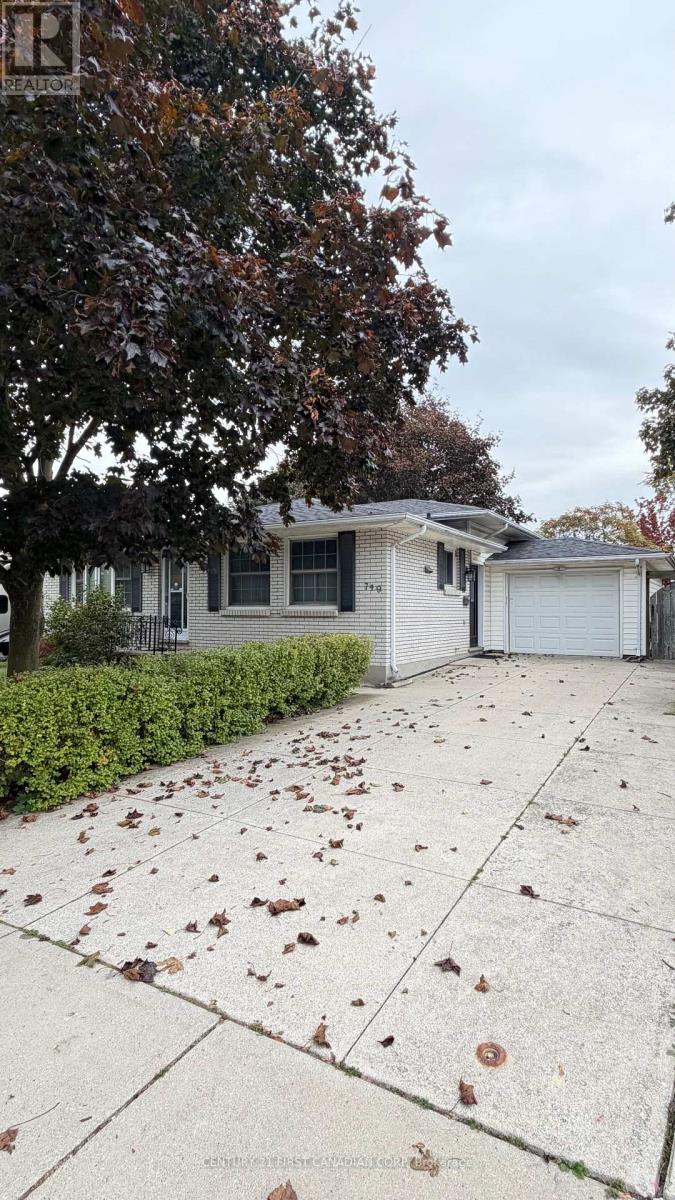 749 DUNDALK DRIVE, London South (South Q)