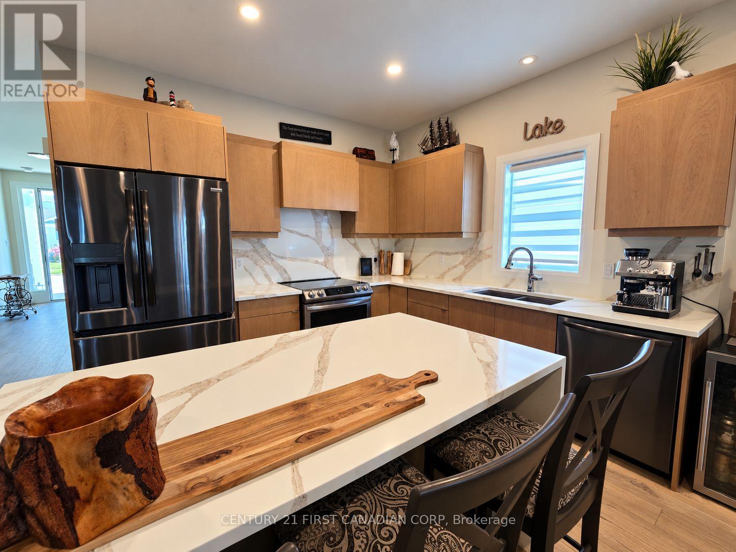 87 THE PROMENADE, Central Elgin (Port Stanley) — photo 5