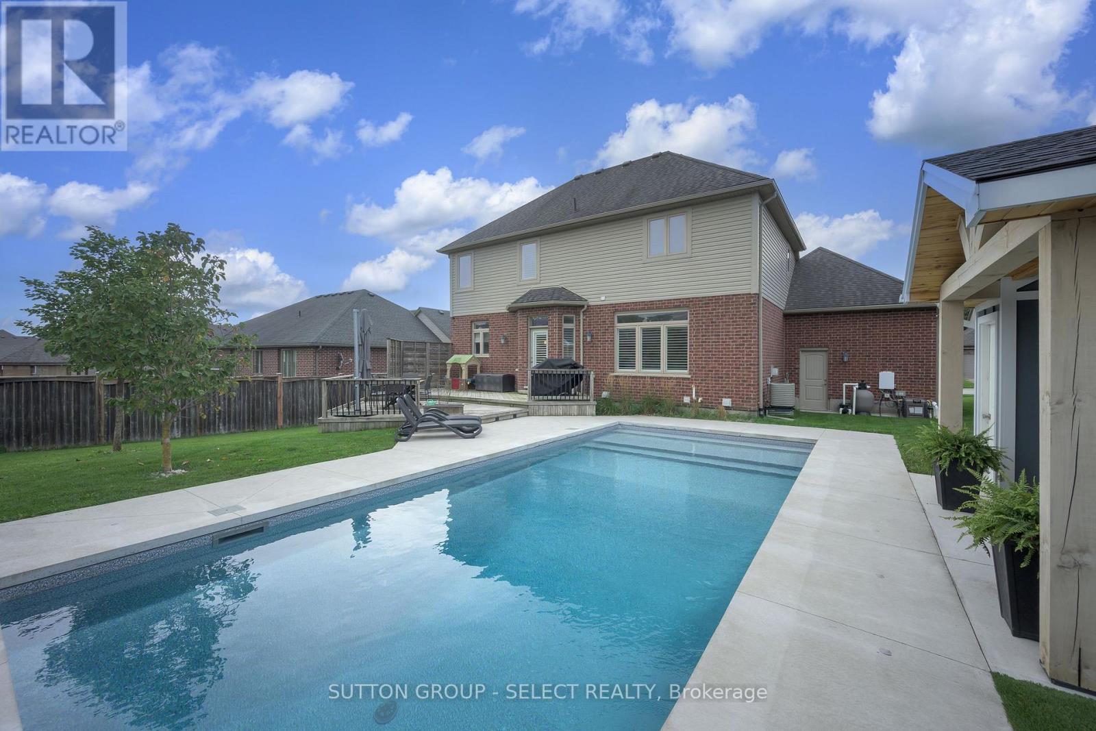 68 BLUE HERON DRIVE - 34