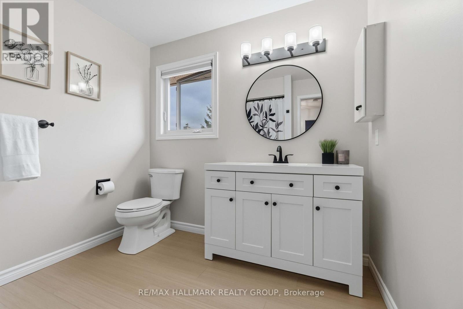 Main Bathroom (2nd Floor)