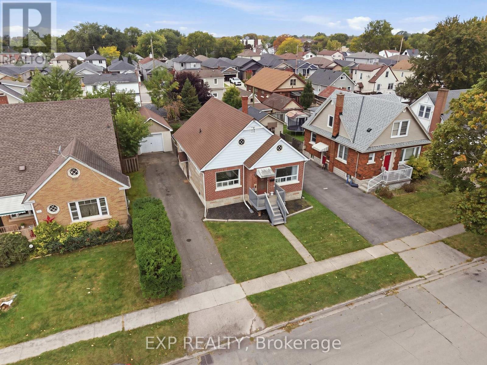 63 LYONS AVENUE - 32