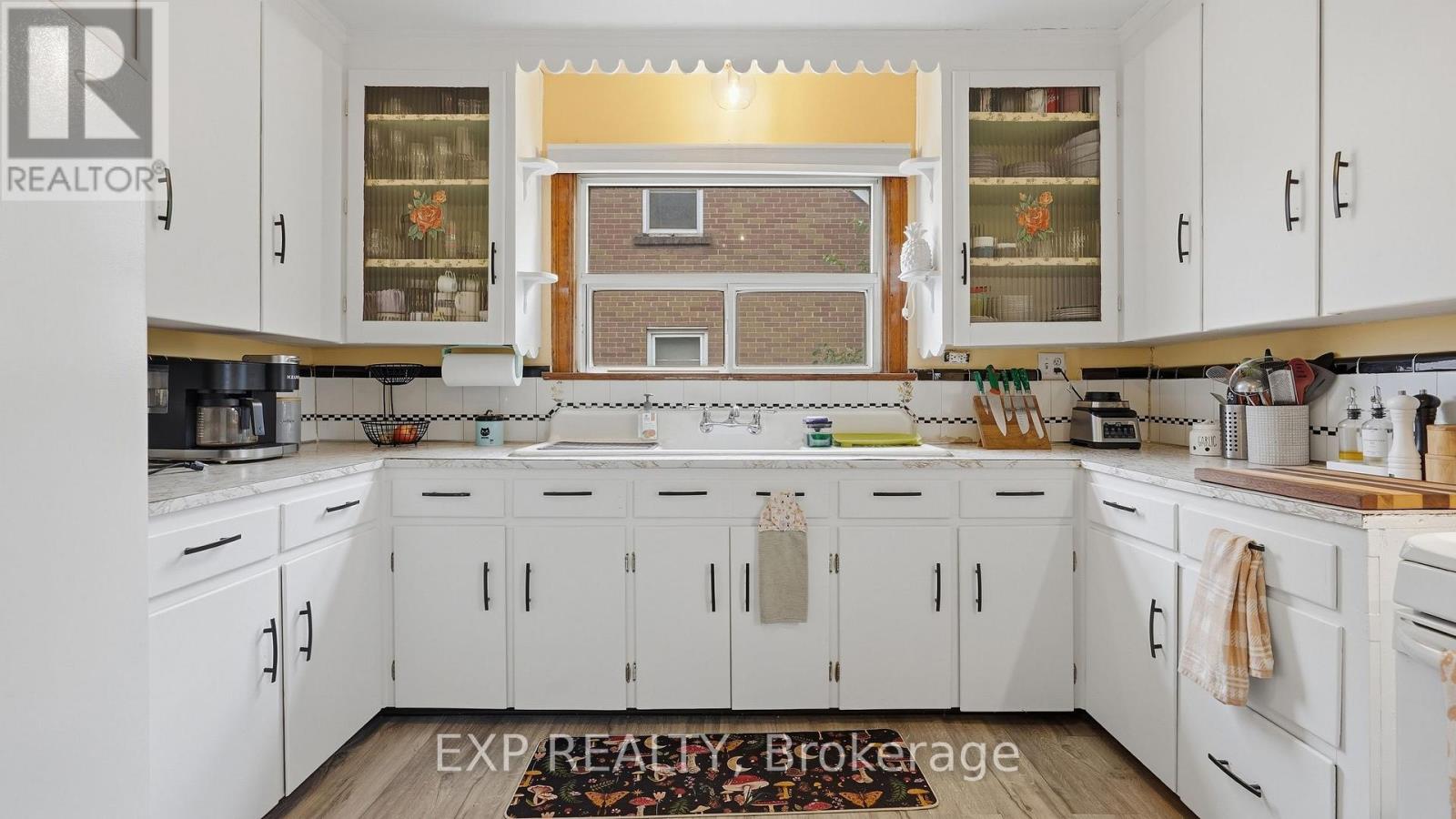 63 LYONS AVENUE - 7
