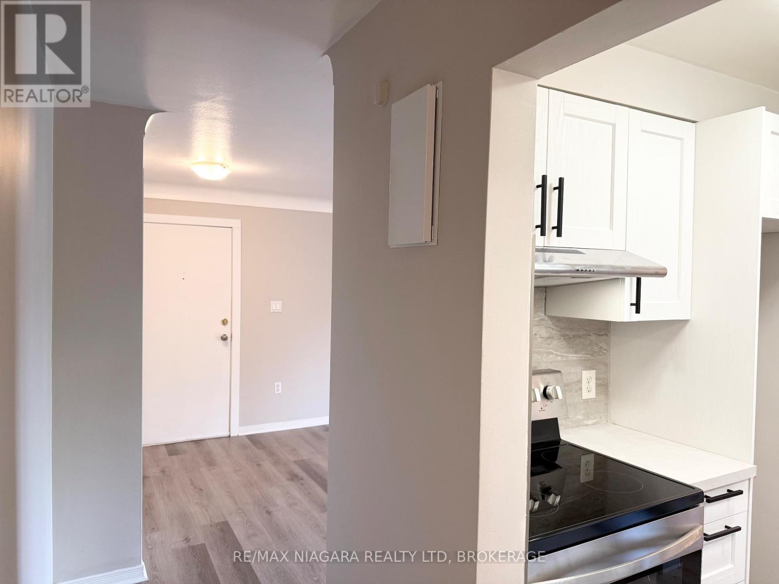 286 Vine Street — photo 27