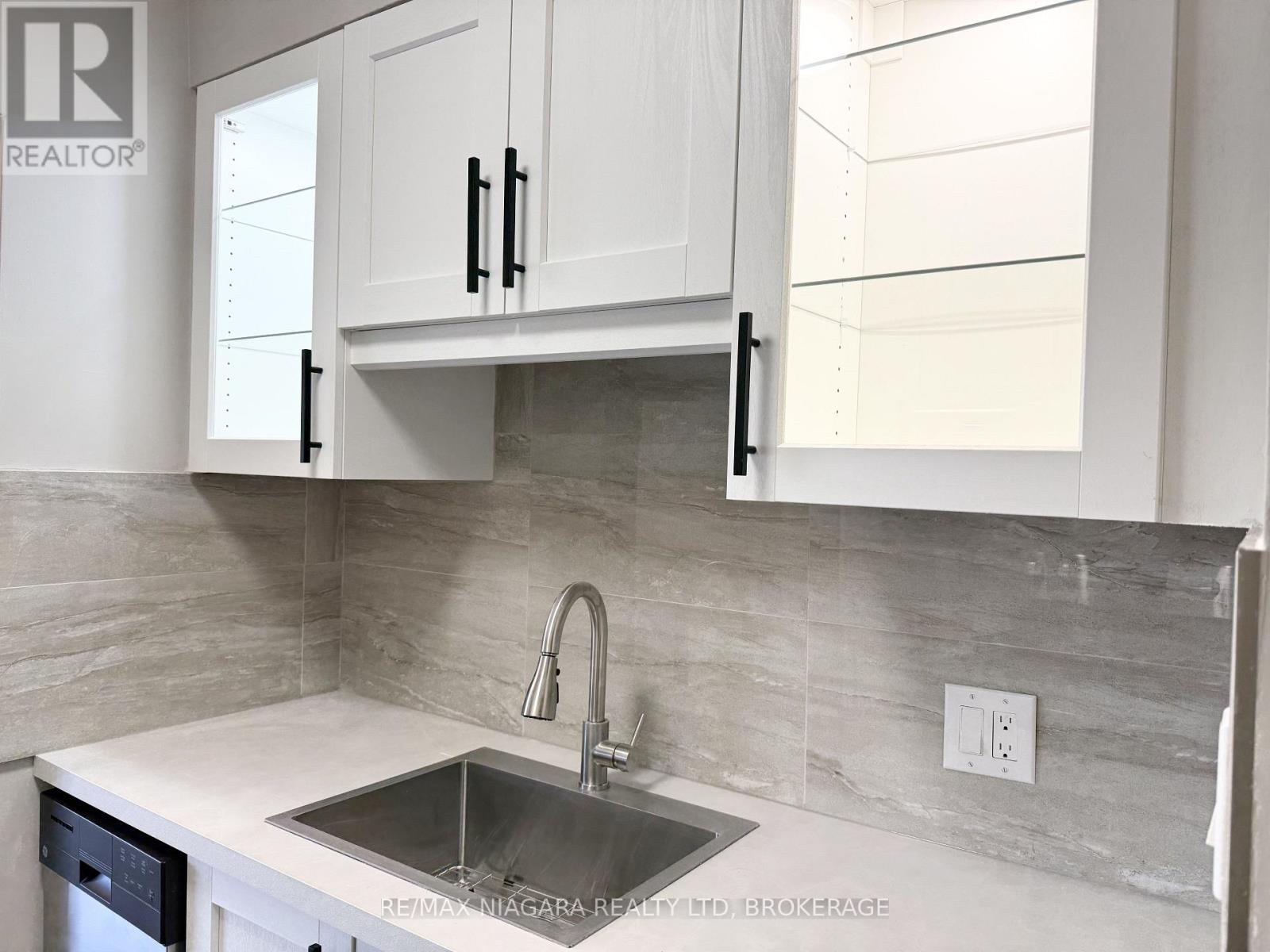 286 Vine Street — photo 13