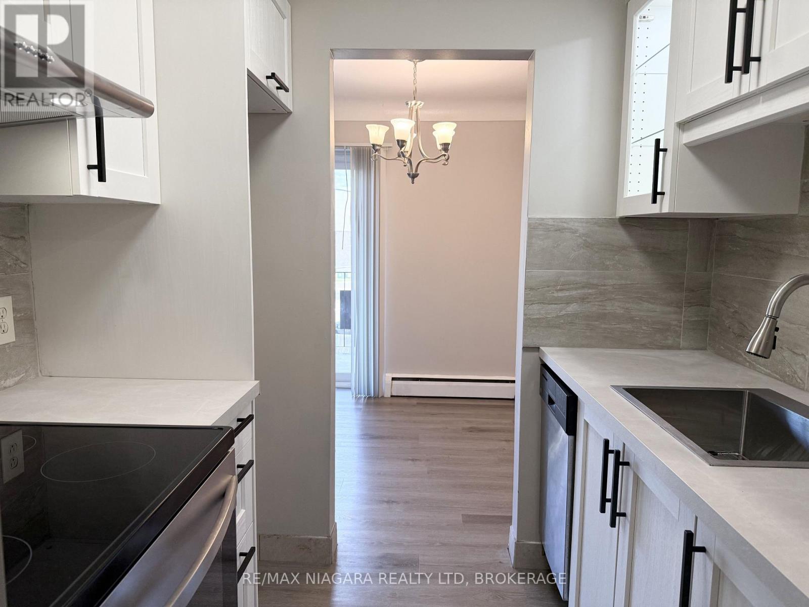 286 Vine Street — photo 15