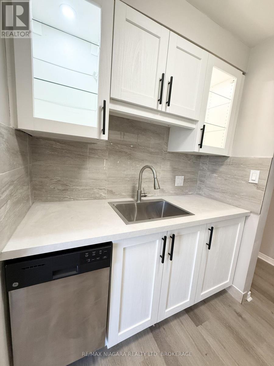 286 Vine Street — photo 16