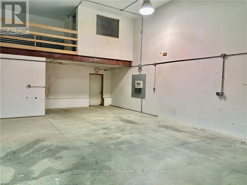2 - 353 HOME STREET, Stratford — photo 2