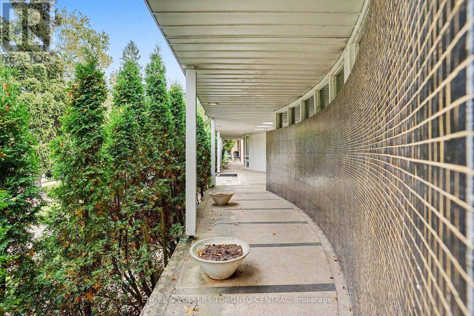 11 SUNCREST DRIVE - 3