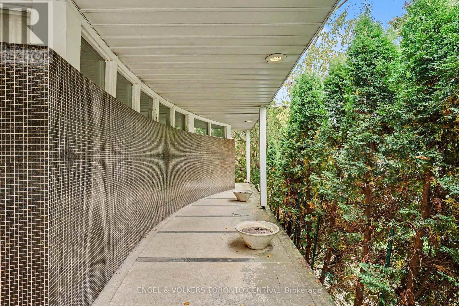 11 SUNCREST DRIVE - 5