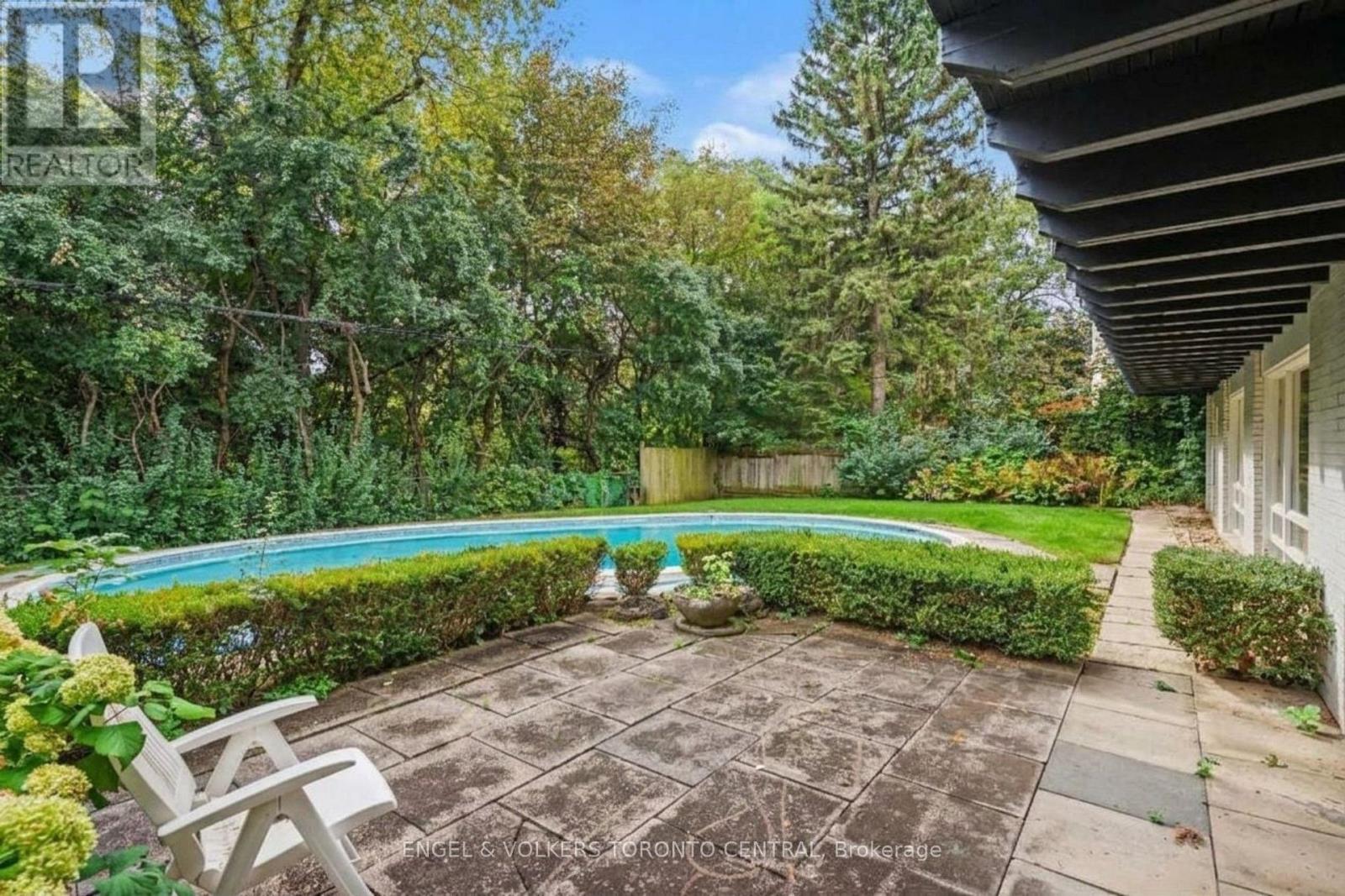 11 SUNCREST DRIVE - 8