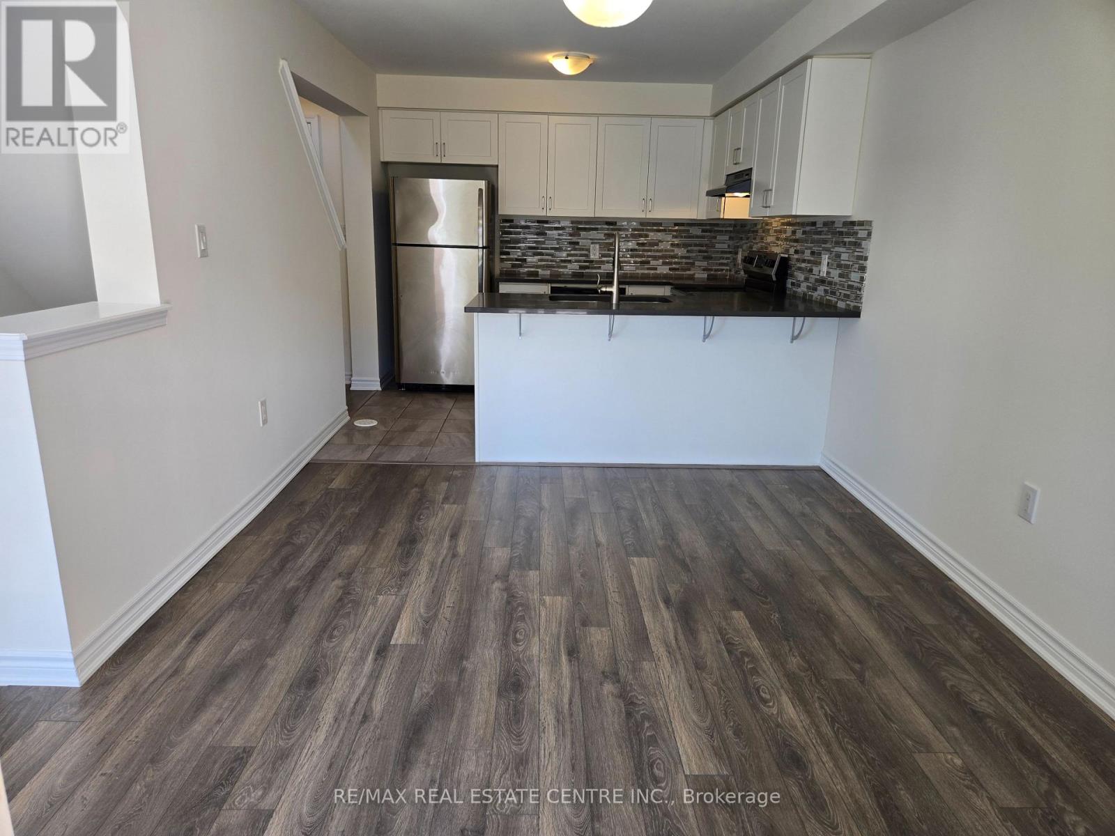 1084 SILK STREET - Image 13