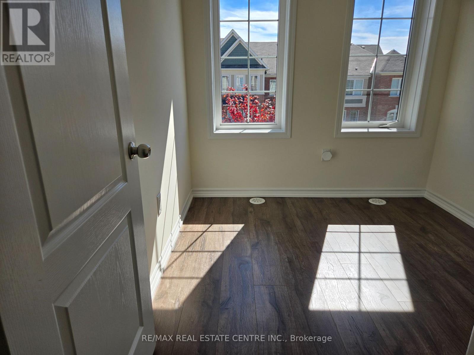 1084 SILK STREET - 28