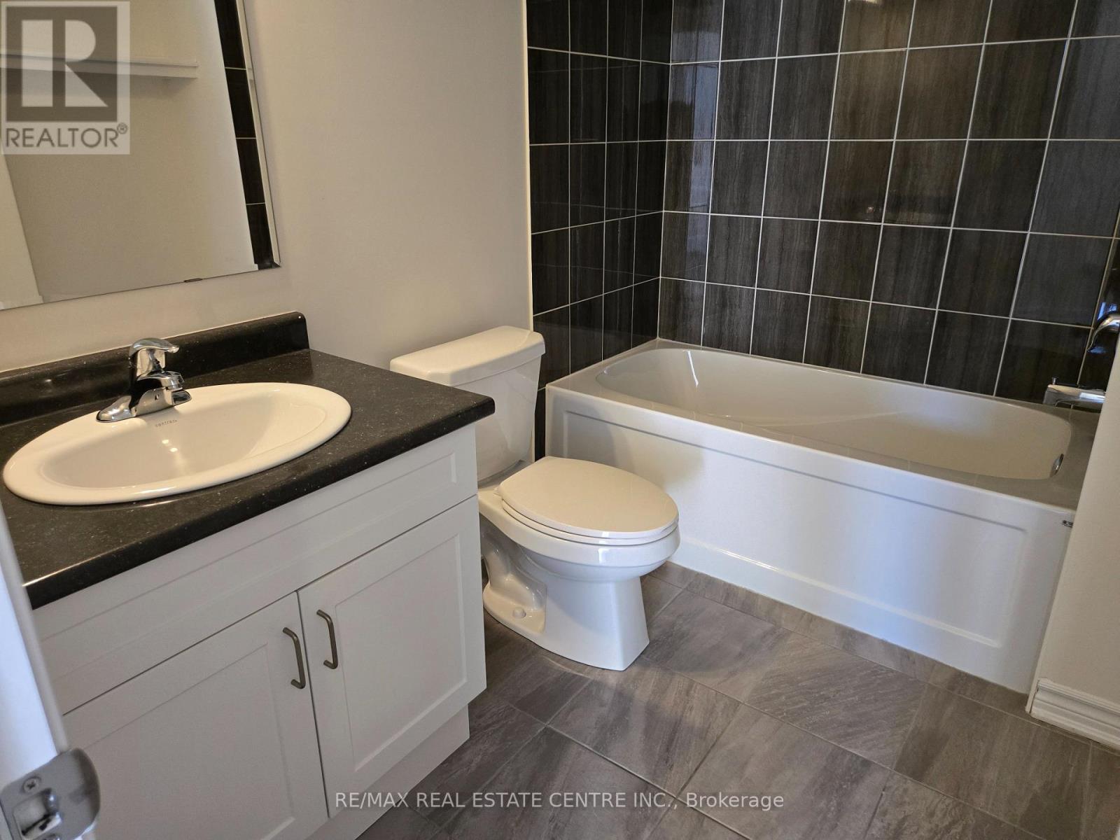 1084 SILK STREET - 32
