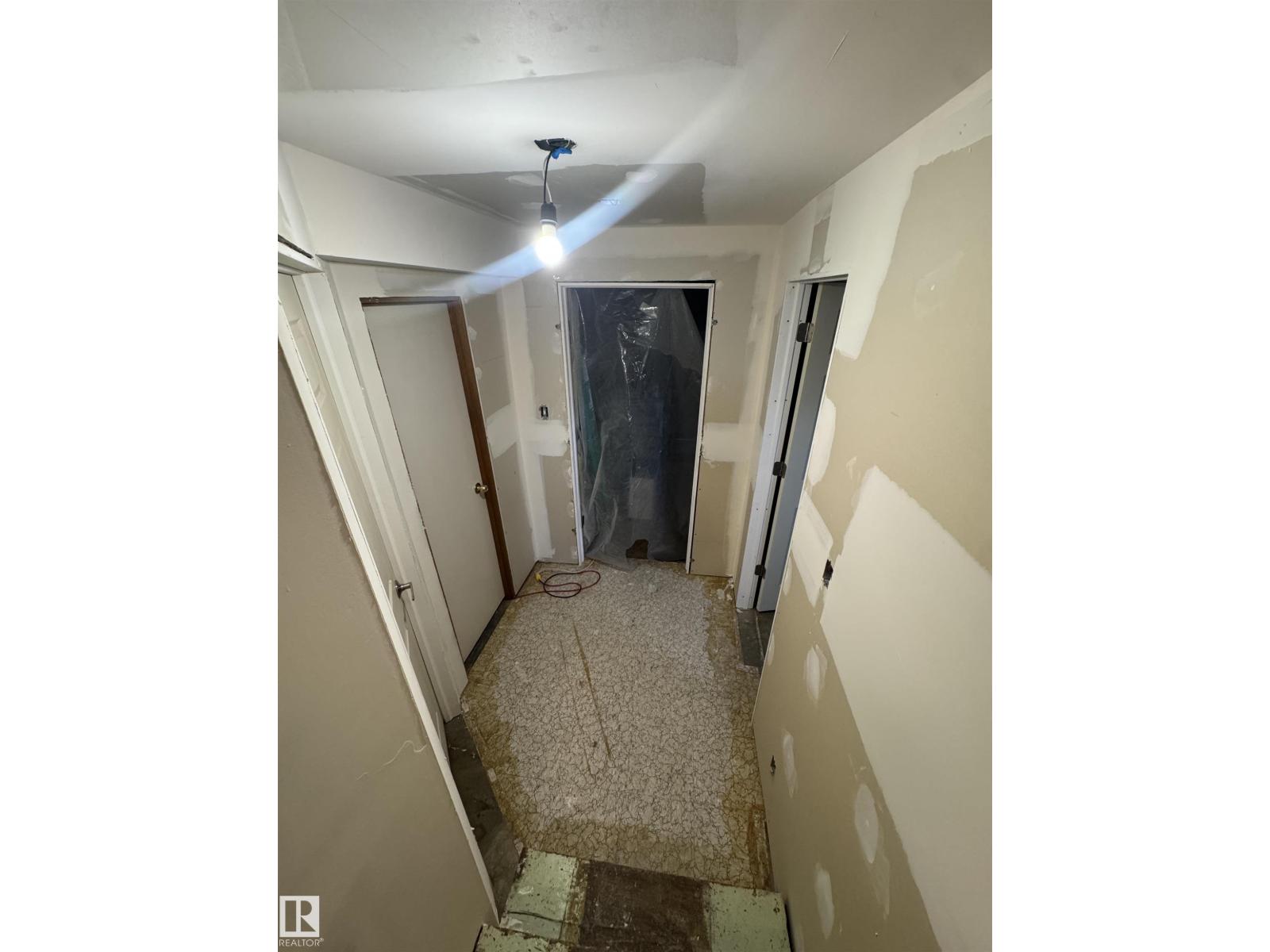 9246 154 ST NW - Image 31