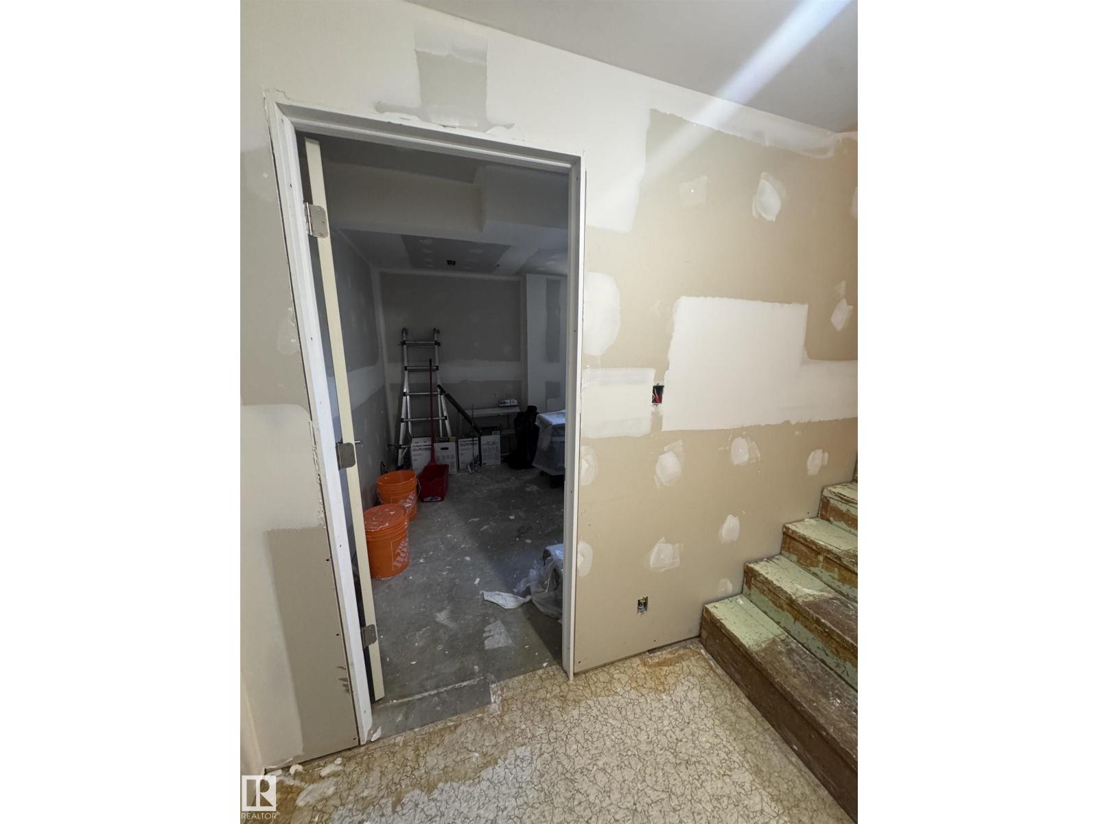 9246 154 ST NW - Image 32