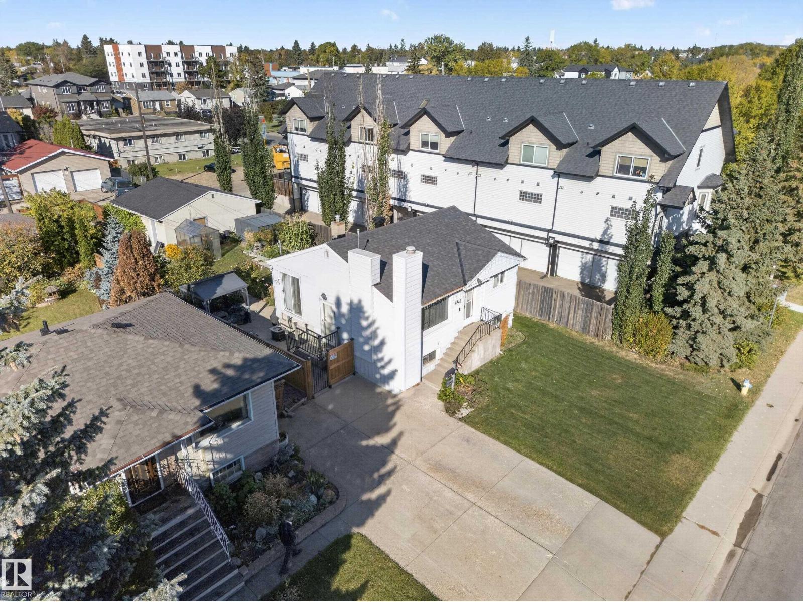9246 154 ST NW - 4