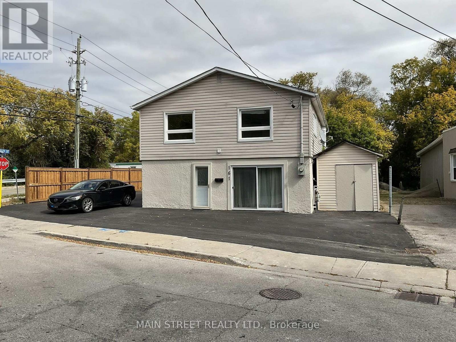 UPPER - 161 CHARLOTTE STREET, Newmarket (Gorham-College Manor)
