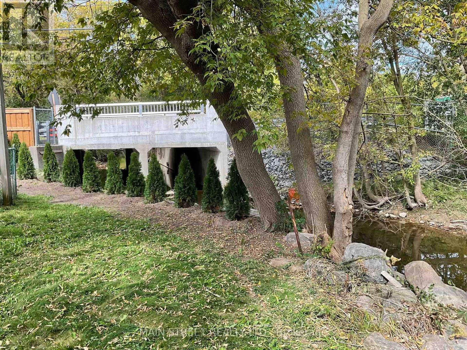 UPPER - 161 CHARLOTTE STREET, Newmarket (Gorham-College Manor) — photo 9