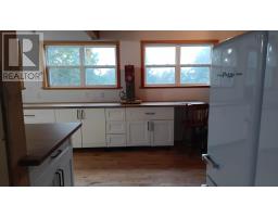 Kitchen - 7980 Highway 16, Halfway Cove, NS B0H1N0 Photo 7