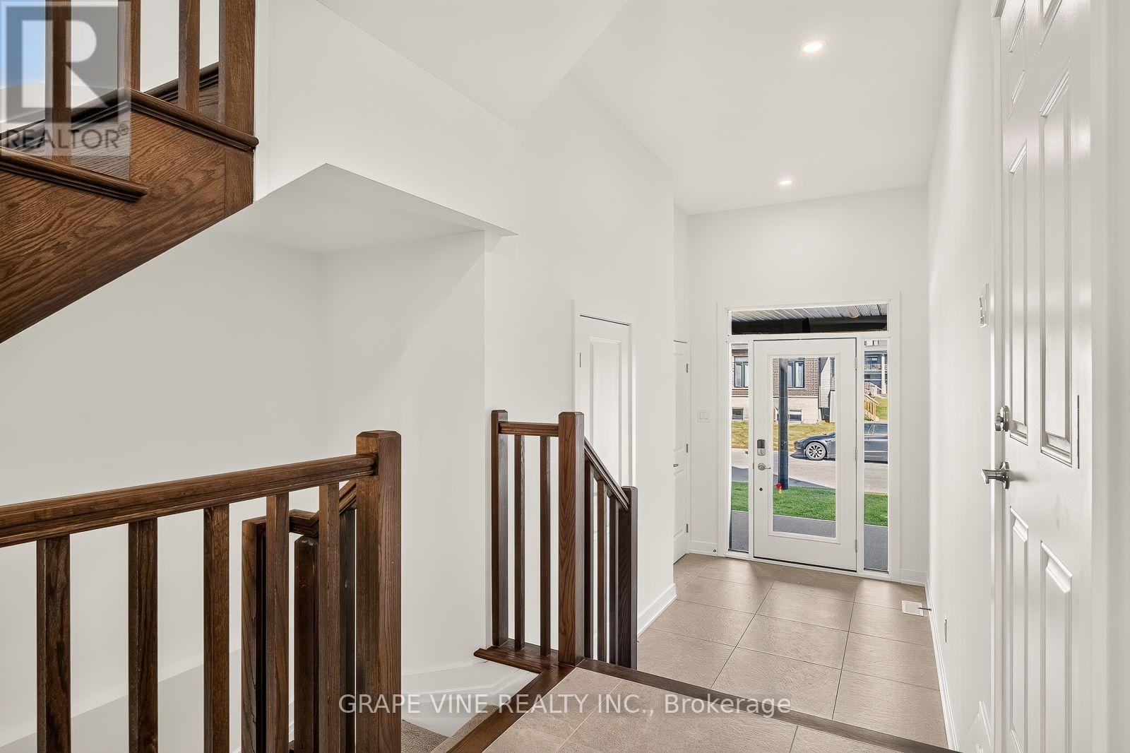76 SAN FELICE CIRCLE, Ottawa — photo 4