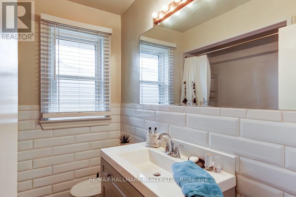 39 CALUMET CRESCENT - 16