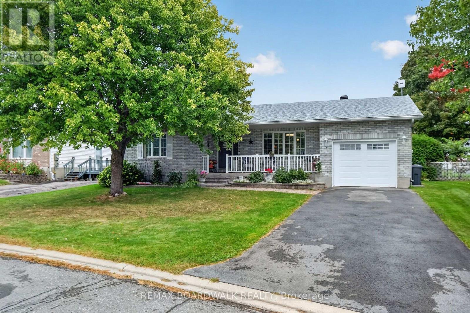 2762 JULIE STREET - 3