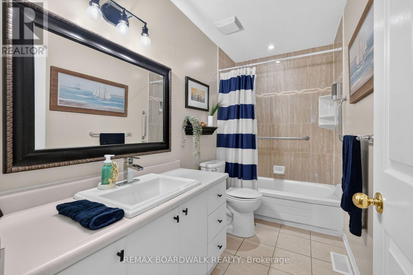 2762 JULIE STREET - Image 31