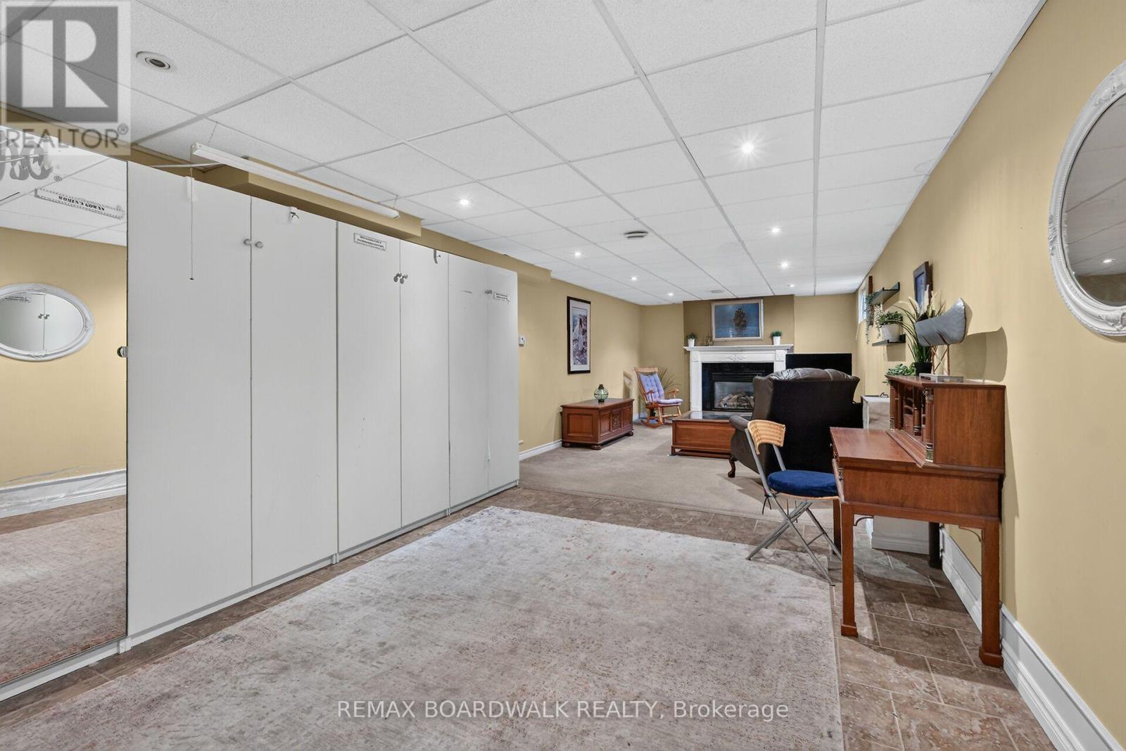 2762 JULIE STREET - 35