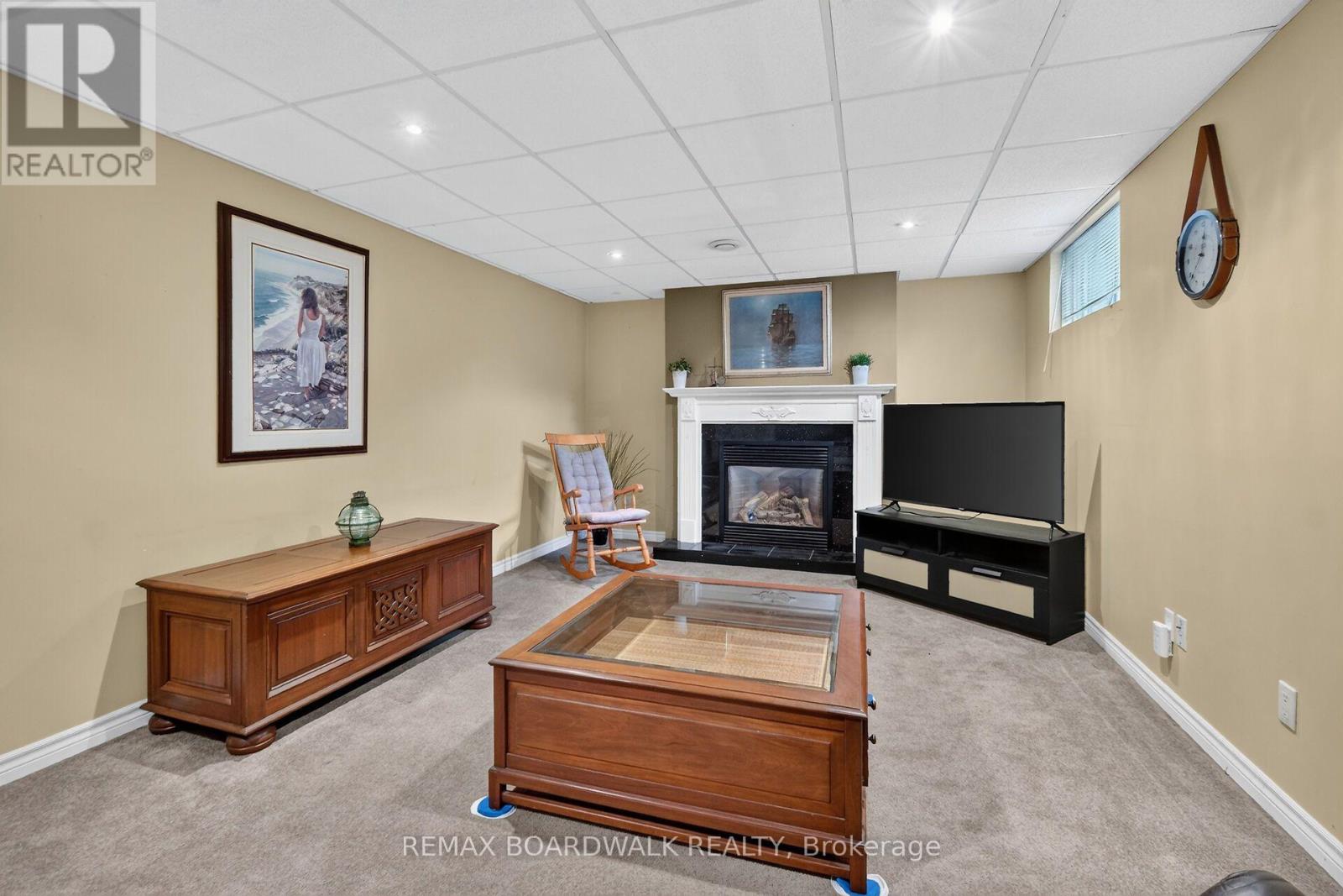 2762 JULIE STREET - 36