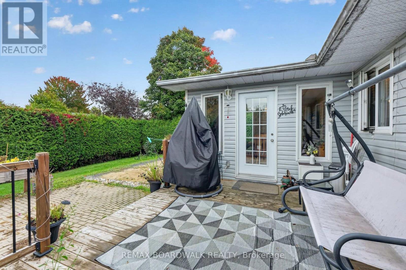 2762 JULIE STREET - Image 44