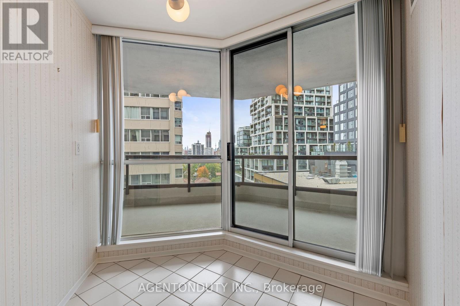 #1003 30 HOLLY STREET - 18