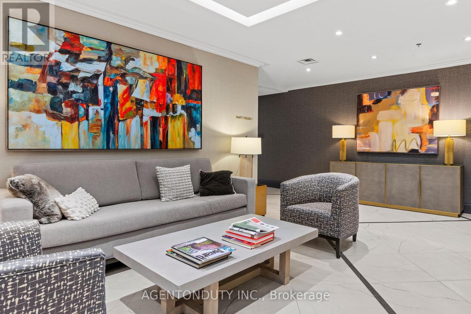 #1003 30 HOLLY STREET - 32