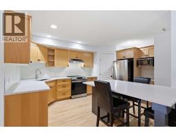 4pc Bathroom - 2, 435 13 Avenue Ne, Calgary, AB T2E1C3 Photo 6