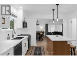9 Islandview Crescent, Wasaga Beach, ON L9Z2V6 Photo 10