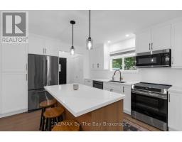 Primary Bedroom - 9 Islandview Crescent, Wasaga Beach, ON L9Z2V6 Photo 6