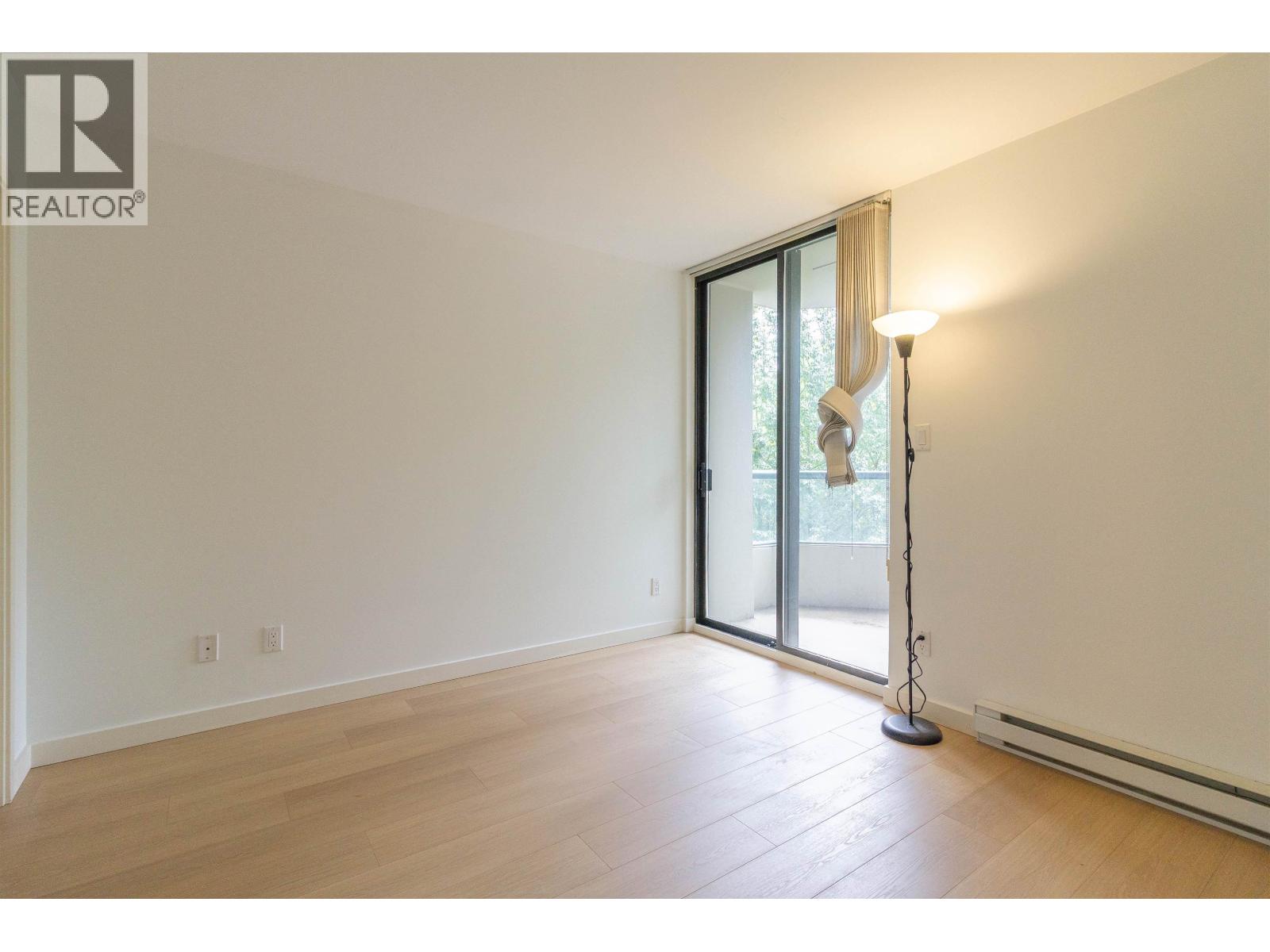 Photo 19 of 35