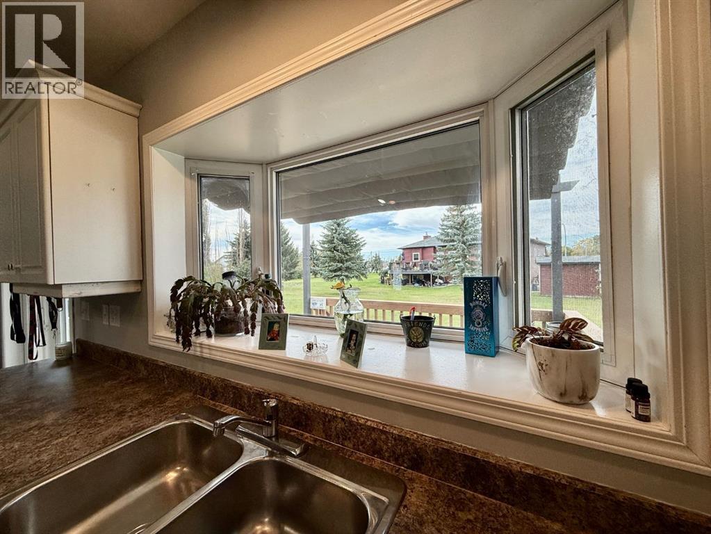 5010 47 Street - 8