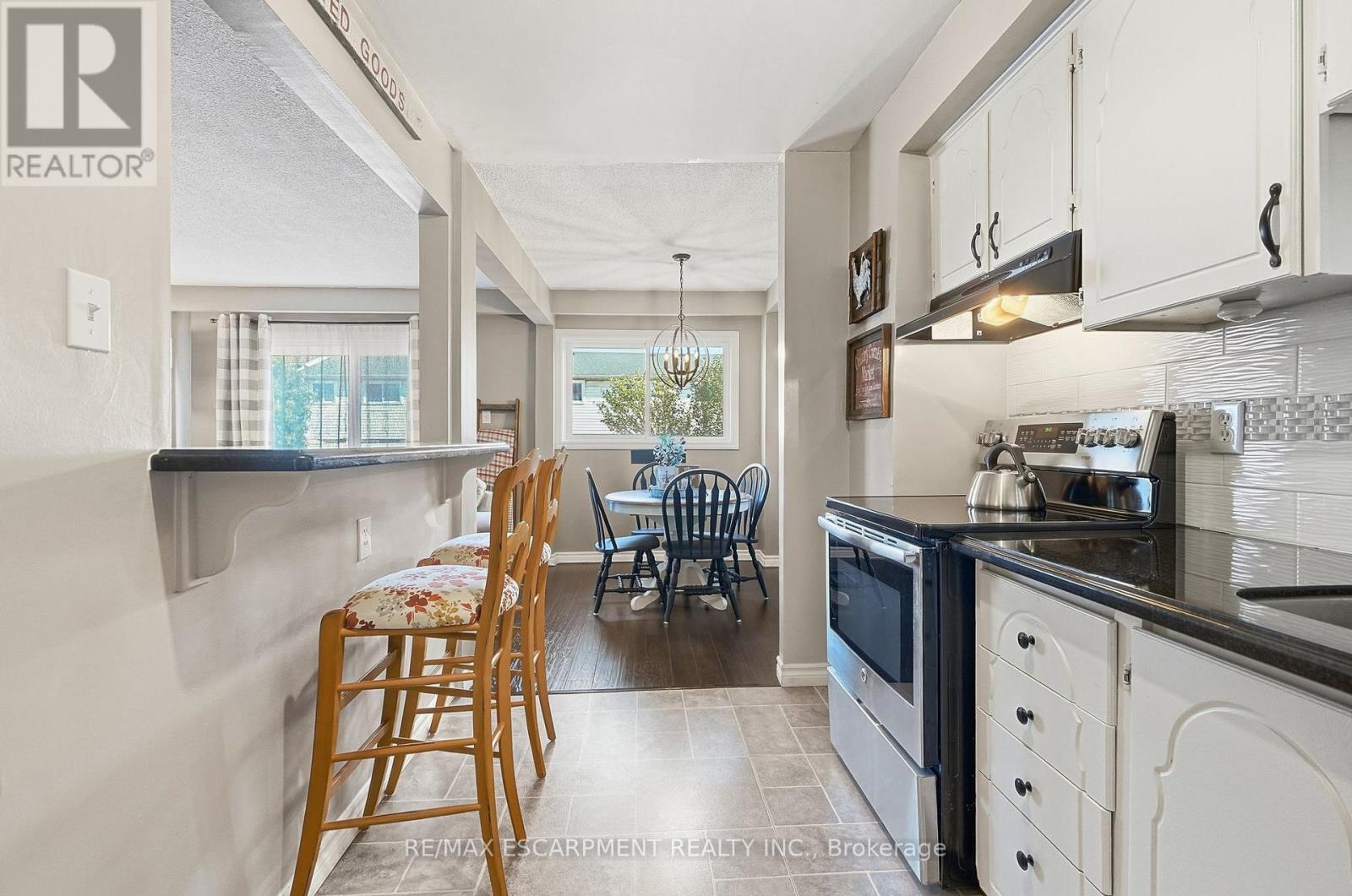 53 BRYNA AVENUE S - Image 13